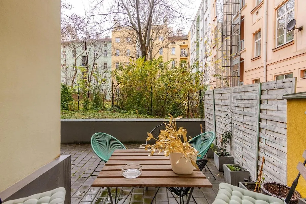 Modern Apartment With Garden Πράγα