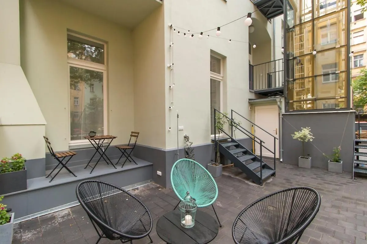 Modern Apartment With Garden Πράγα