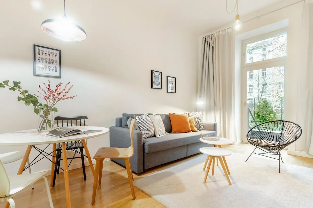 Modern Apartment With Garden Πράγα